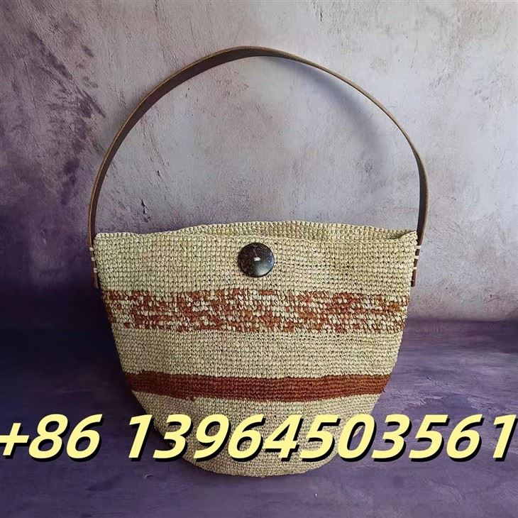 Borża tar-raffia tal-ispalla minsuġa bl-idejn