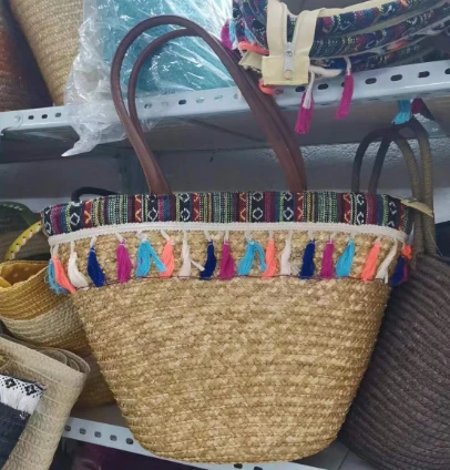 Ġmiemen ikkuluriti tal-qamħ tan-nisa borża tat-tiben