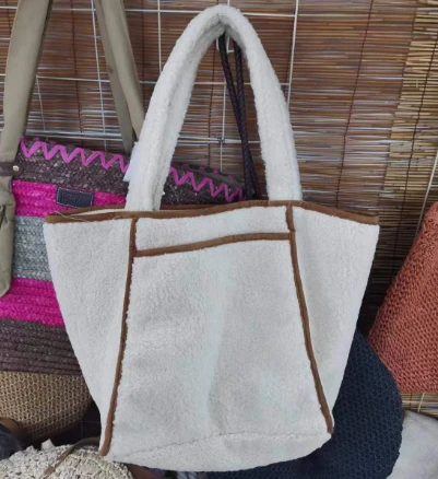 Suf tal-ħaruf Nisa Casucal Bag