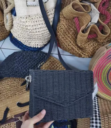 Borża Crossbody minsuġa bl-idejn tal-karta tal-qafas tal-ħadid