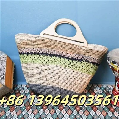 Ħendbeg tar-raffia b'manki tal-injam