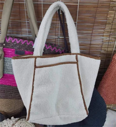 Suf tal-ħaruf Nisa Casucal Bag