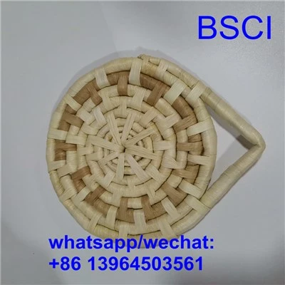 Placemats tar-rattan li jmutu naturali