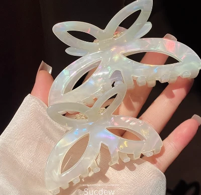 Clips tax-xagħar Stylish Girls